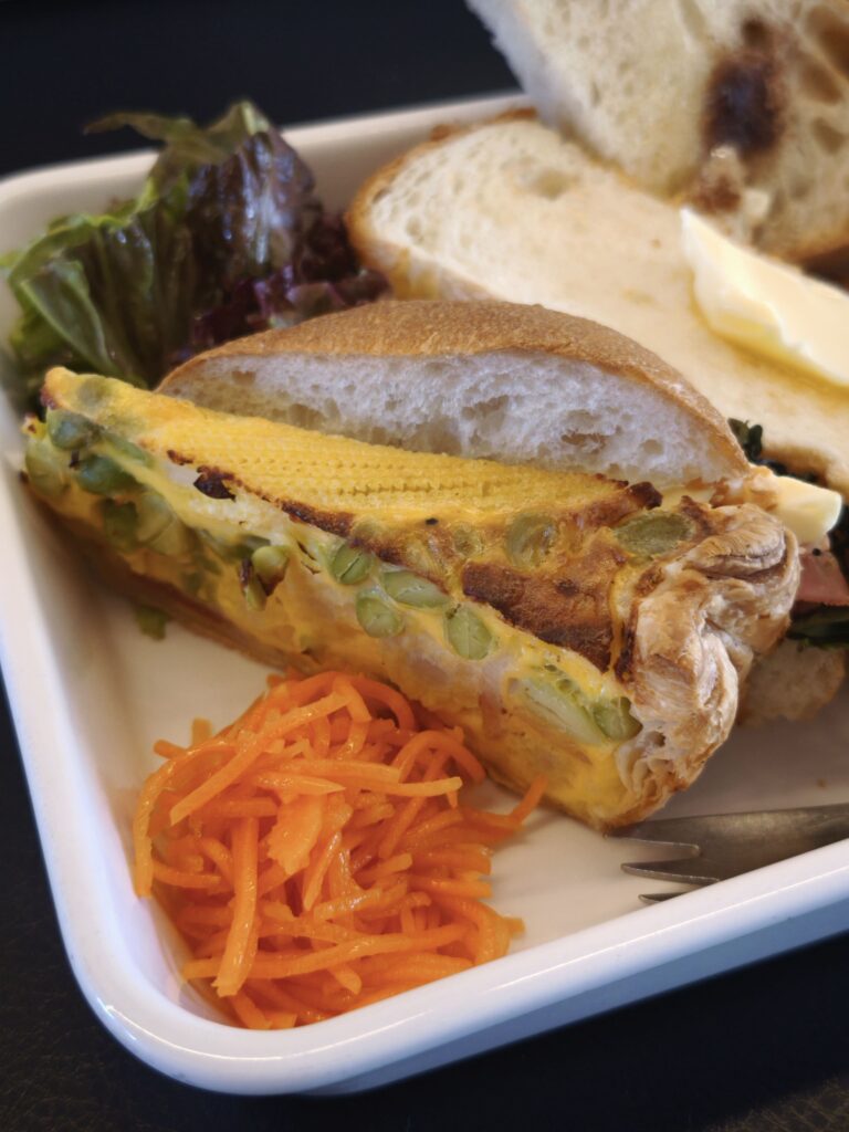 にんじんのマリネと
ヤングコーンと枝豆のキッシュ