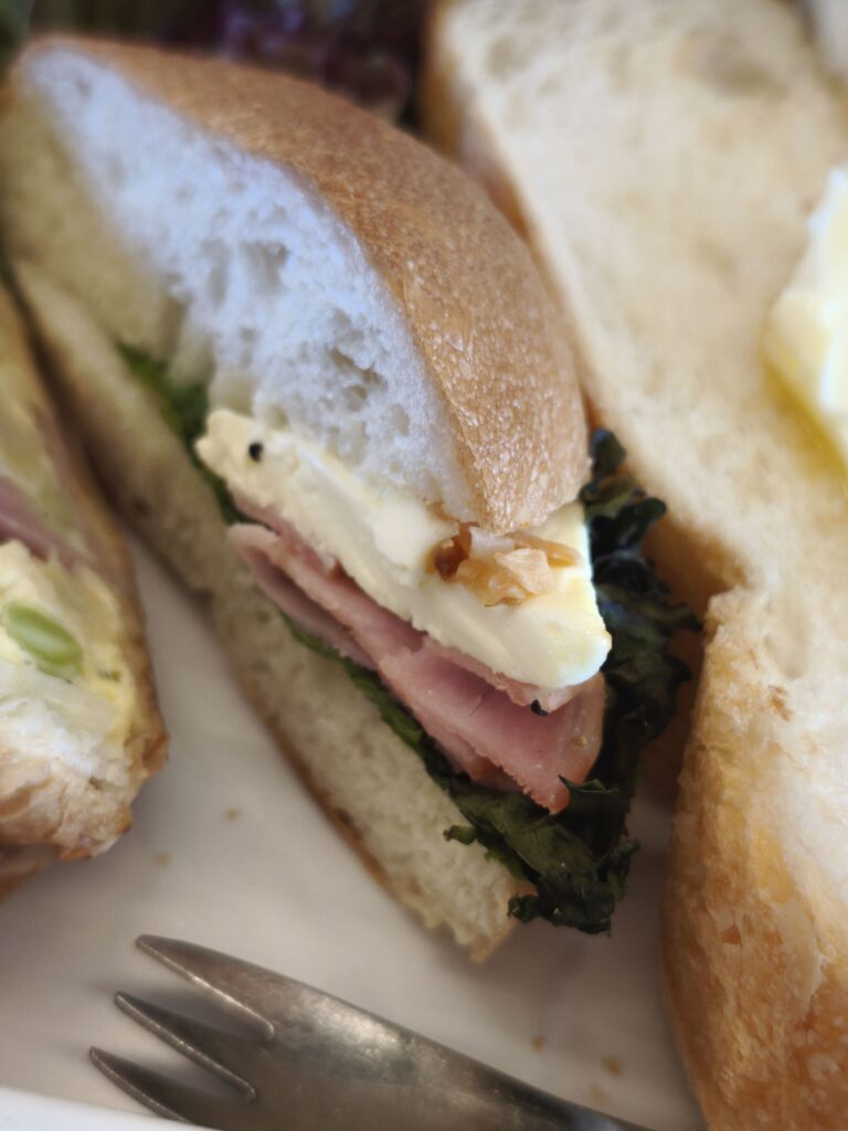 ハムとクリームチーズのバケット?サンド